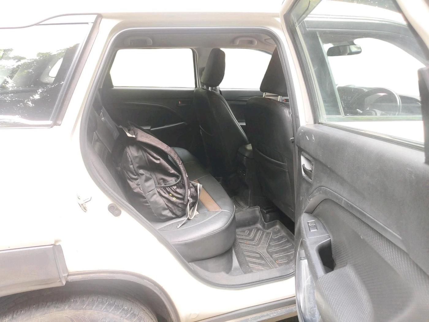 2022 Maruti BREZZA LXI SMART HYBRID, Petrol, Manual, 95,214 km, interior