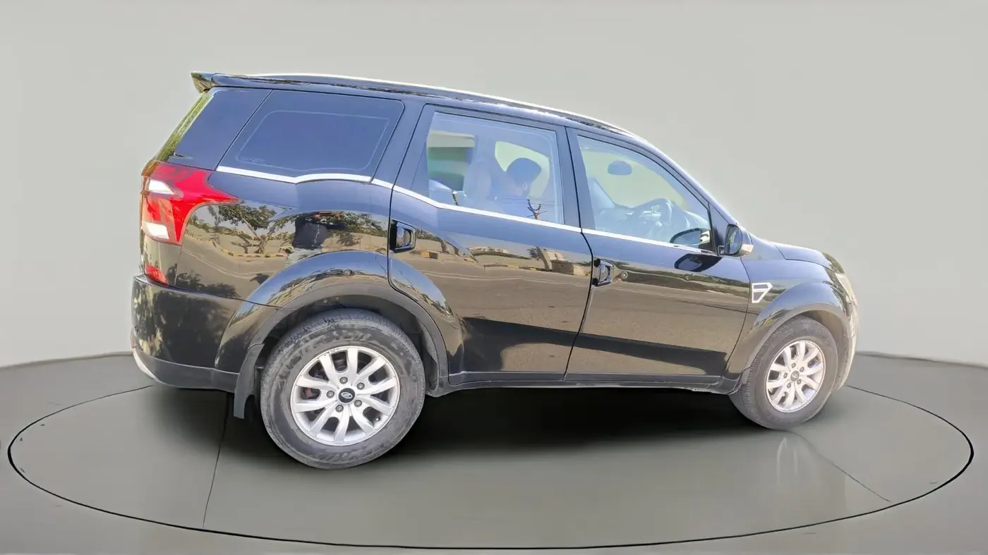 2019 Mahindra XUV500 W7 AT, Diesel, Automatic, 1,29,142 km, exterior