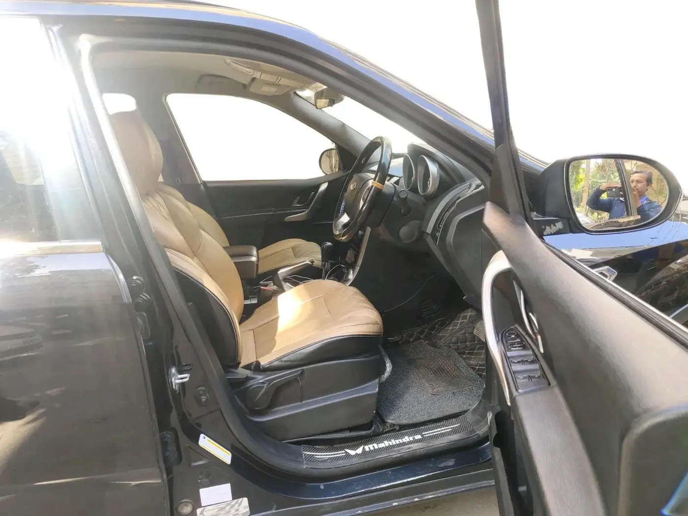 2019 Mahindra XUV500 W7 AT, Diesel, Automatic, 1,29,142 km, interior