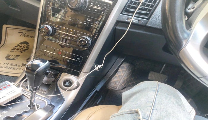 2019 Mahindra XUV500 W7 AT, Diesel, Automatic, 1,29,142 km, interior