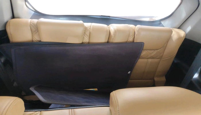 2019 Mahindra XUV500 W7 AT, Diesel, Automatic, 1,29,142 km, interior