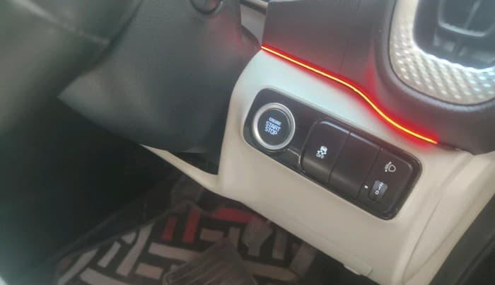 2021 KIA SONET HTX 1.0 IMT, Petrol, Manual, 43,777 km, interior