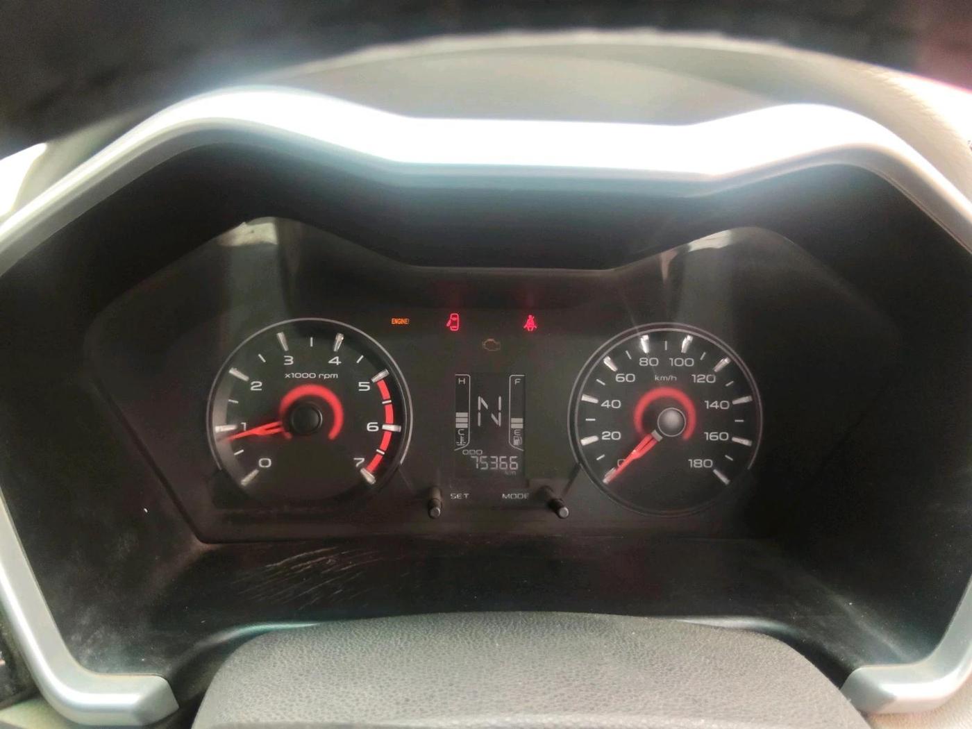 2016 Mahindra Kuv100 K4 6 STR, Petrol, Manual, 75,366 km, interior