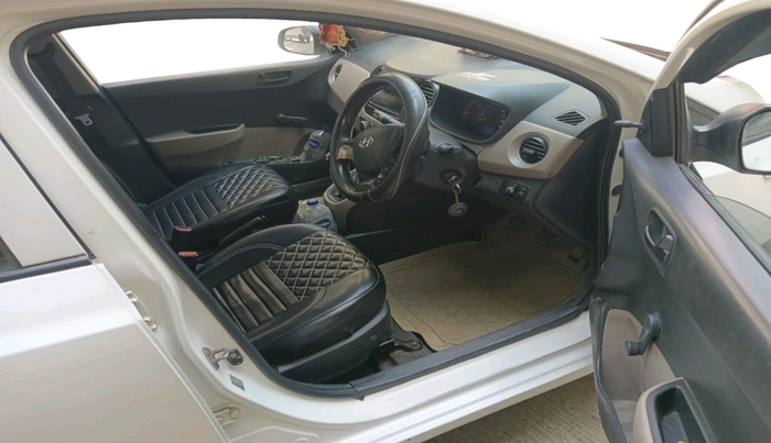 2016 Hyundai Xcent BASE 1.2, CNG, Manual, 1,61,403 km, interior