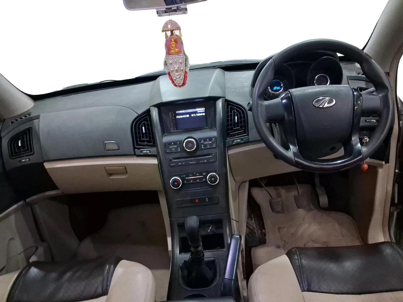 2016 Mahindra XUV500 W4 1.99, Diesel, Manual, 30,782 km, interior