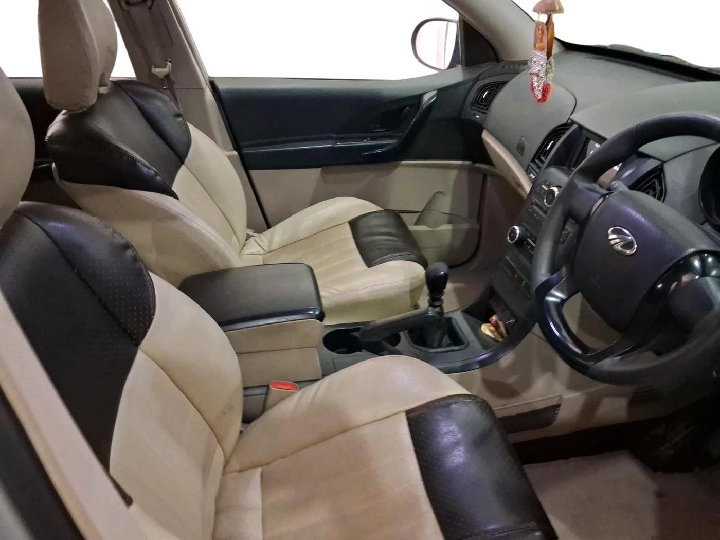 2016 Mahindra XUV500 W4 1.99, Diesel, Manual, 30,782 km, interior