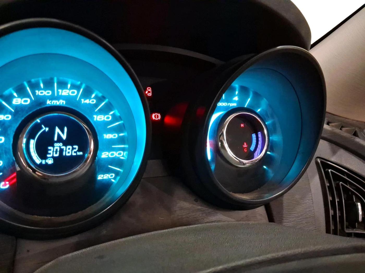 2016 Mahindra XUV500 W4 1.99, Diesel, Manual, 30,782 km, interior