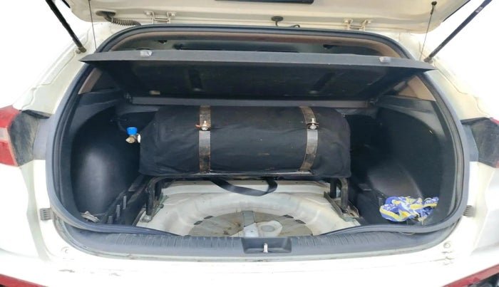 2017 Hyundai Creta SX PLUS 1.6 PETROL, CNG, Manual, 1,01,679 km, exterior