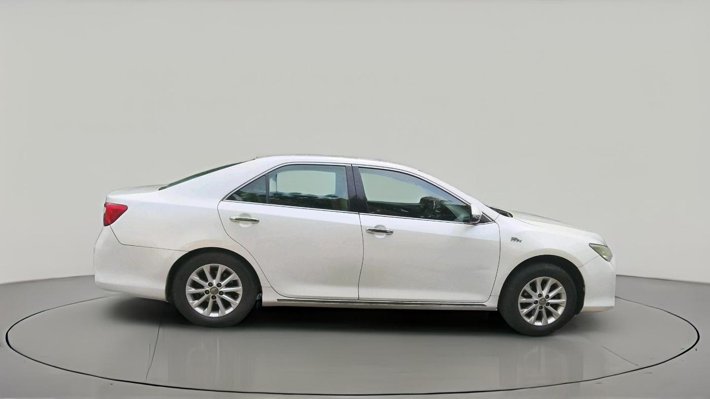 2013 Toyota Camry 2.5L AT, Petrol, Automatic, 1,14,179 km, exterior
