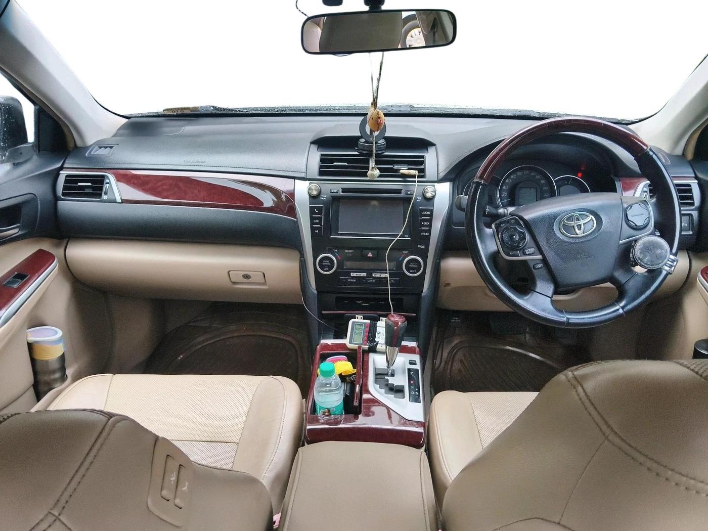2013 Toyota Camry 2.5L AT, Petrol, Automatic, 1,14,179 km, interior