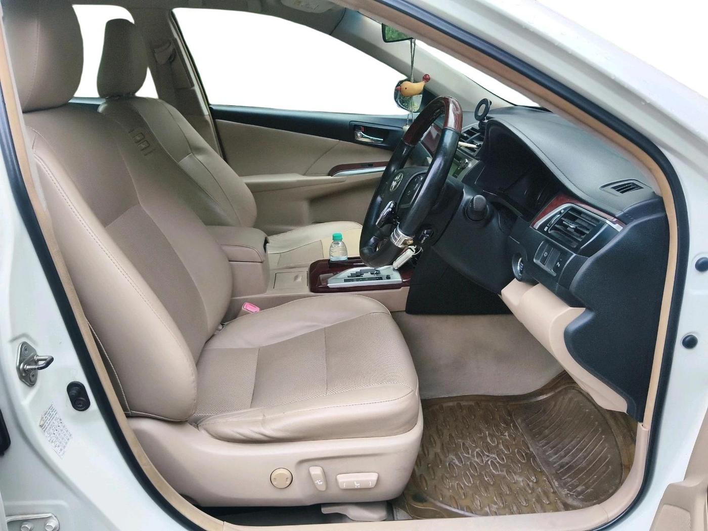 2013 Toyota Camry 2.5L AT, Petrol, Automatic, 1,14,179 km, interior