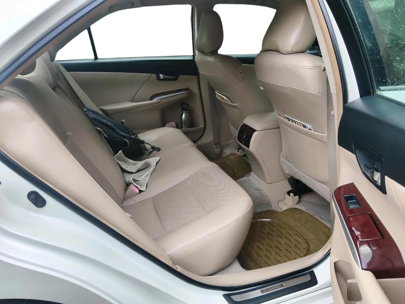 2013 Toyota Camry 2.5L AT, Petrol, Automatic, 1,14,179 km, interior