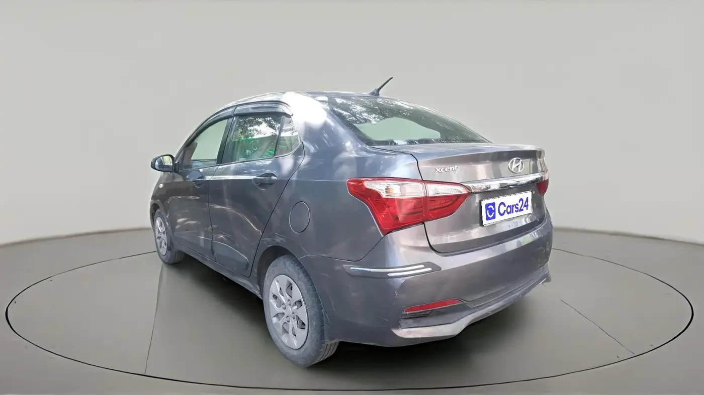 2018 Hyundai Xcent E+, CNG, Manual, 1,04,700 km, exterior