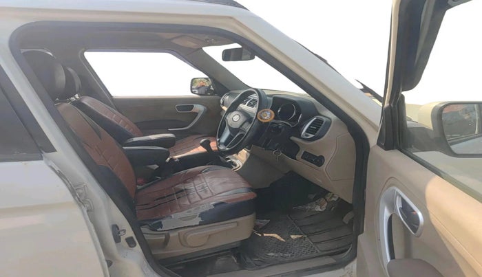 2017 Mahindra TUV300 T8, Diesel, Manual, 78,696 km, interior