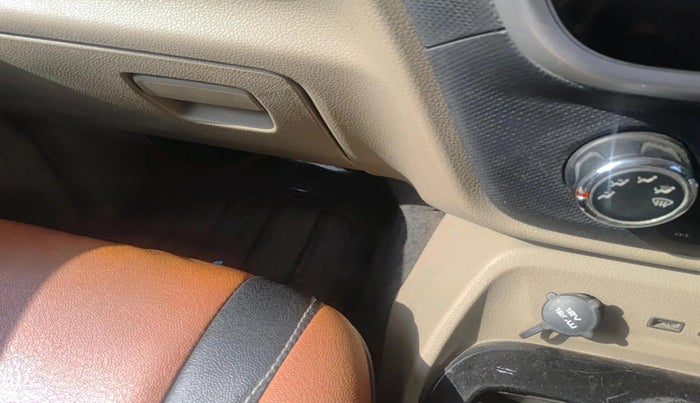 2017 Mahindra TUV300 T8, Diesel, Manual, 78,696 km, interior