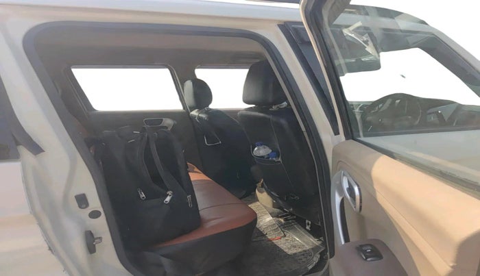 2017 Mahindra TUV300 T8, Diesel, Manual, 78,696 km, interior