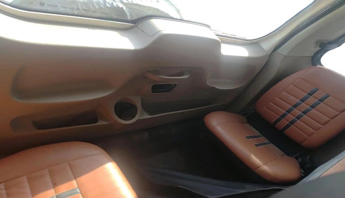 2017 Mahindra TUV300 T8, Diesel, Manual, 78,696 km, interior