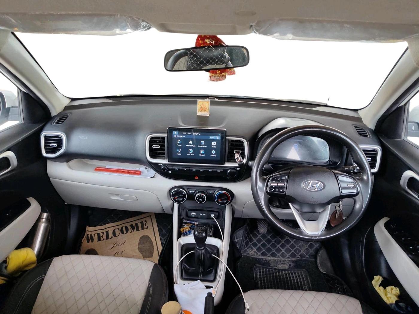 2023 Hyundai VENUE S(O) 1.2, Petrol, Manual, 76,204 km, interior