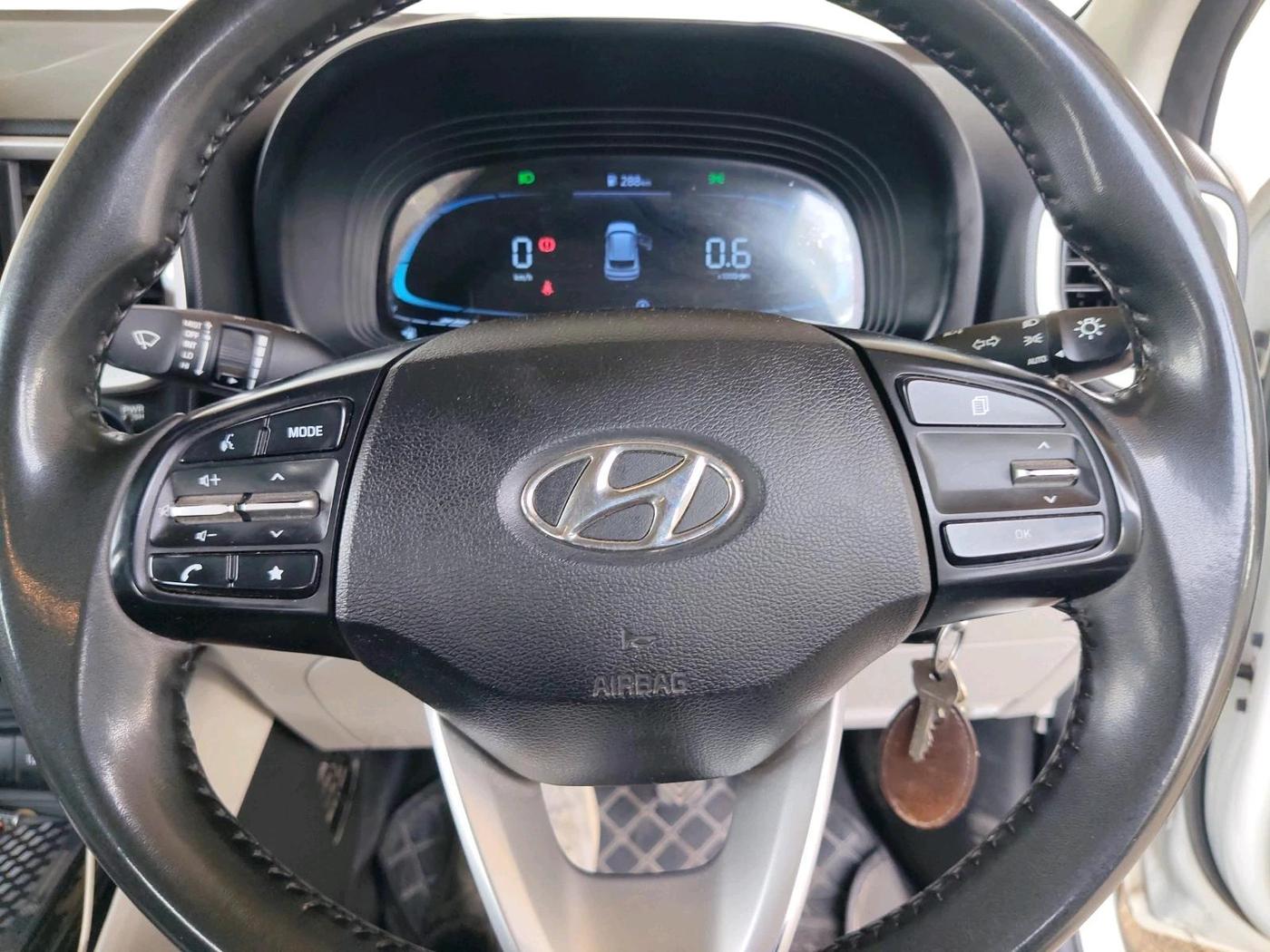 2023 Hyundai VENUE S(O) 1.2, Petrol, Manual, 76,204 km, interior