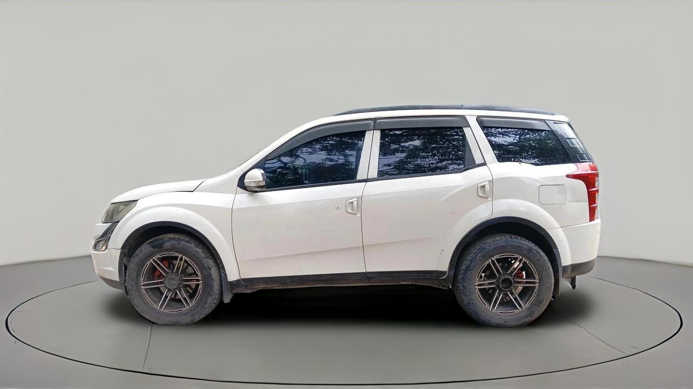 2016 Mahindra XUV500 W6 AT 1.99, Diesel, Automatic, 1,16,010 km, exterior