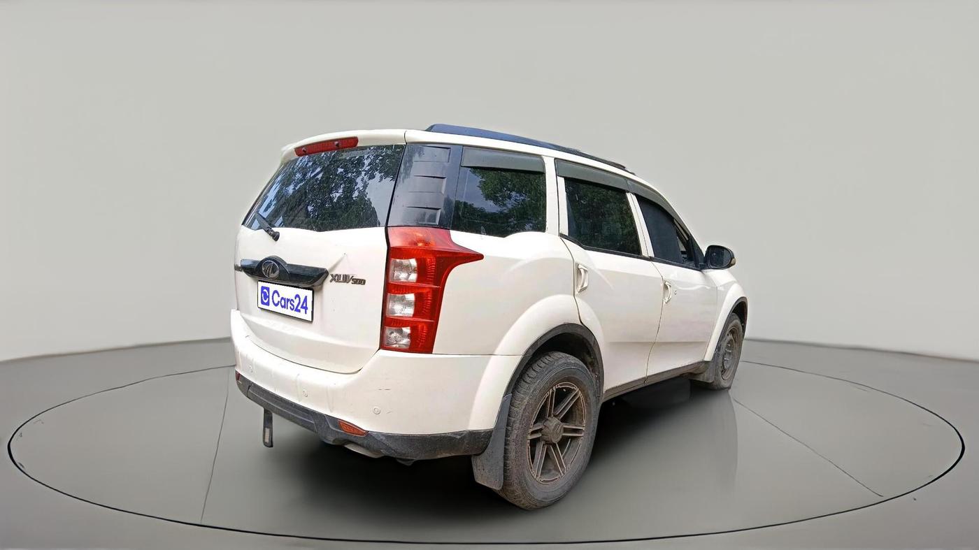 2016 Mahindra XUV500 W6 AT 1.99, Diesel, Automatic, 1,16,010 km, exterior