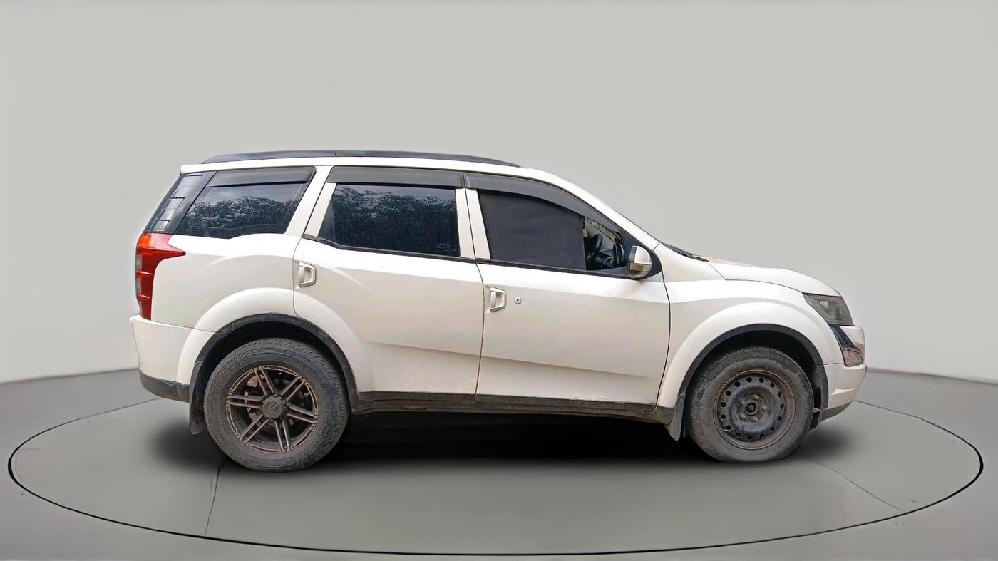 2016 Mahindra XUV500 W6 AT 1.99, Diesel, Automatic, 1,16,010 km, exterior