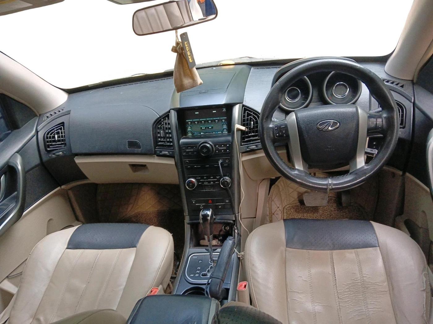 2016 Mahindra XUV500 W6 AT 1.99, Diesel, Automatic, 1,16,010 km, interior
