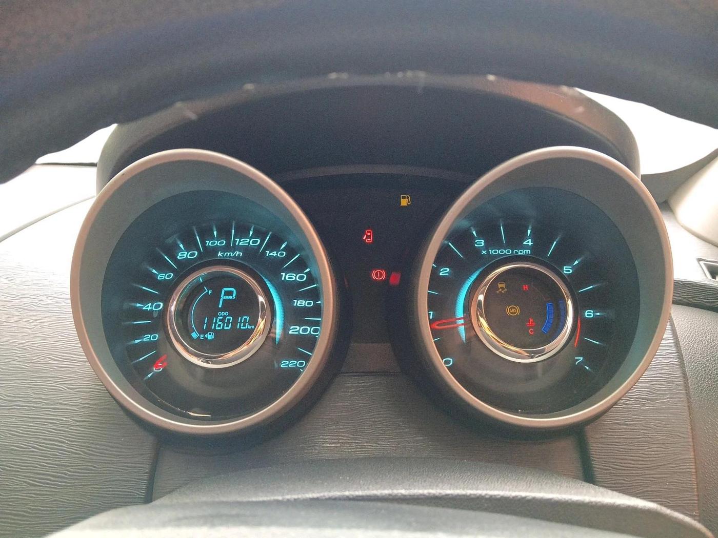 2016 Mahindra XUV500 W6 AT 1.99, Diesel, Automatic, 1,16,010 km, interior