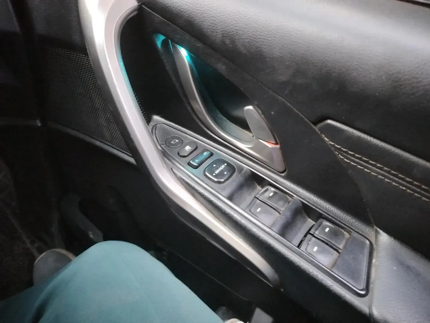 2019 Mahindra XUV500 W11, Diesel, Manual, 1,18,494 km, interior