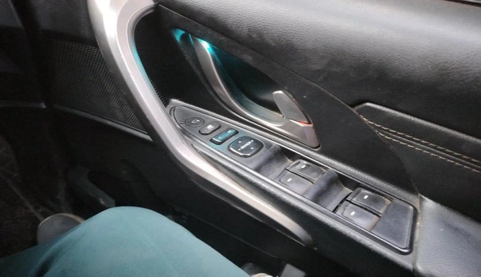 2019 Mahindra XUV500 W11, Diesel, Manual, 1,18,494 km, interior
