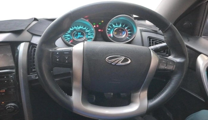 2019 Mahindra XUV500 W11, Diesel, Manual, 1,18,494 km, interior