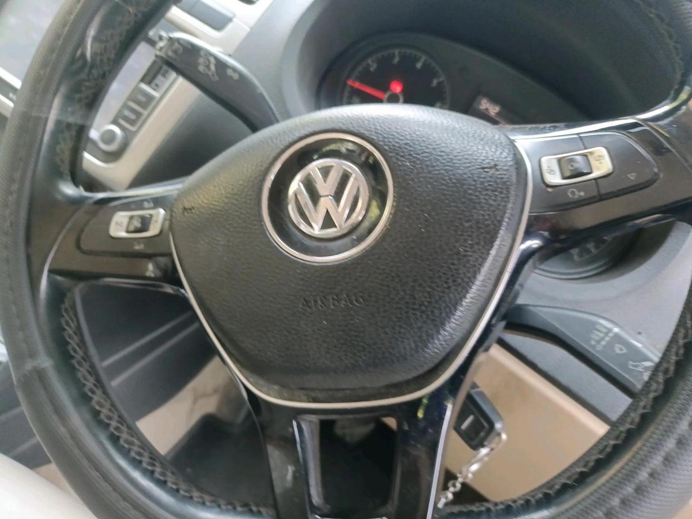 2016 Volkswagen Ameo HIGHLINE1.2L, Petrol, Manual, 83,027 km, interior