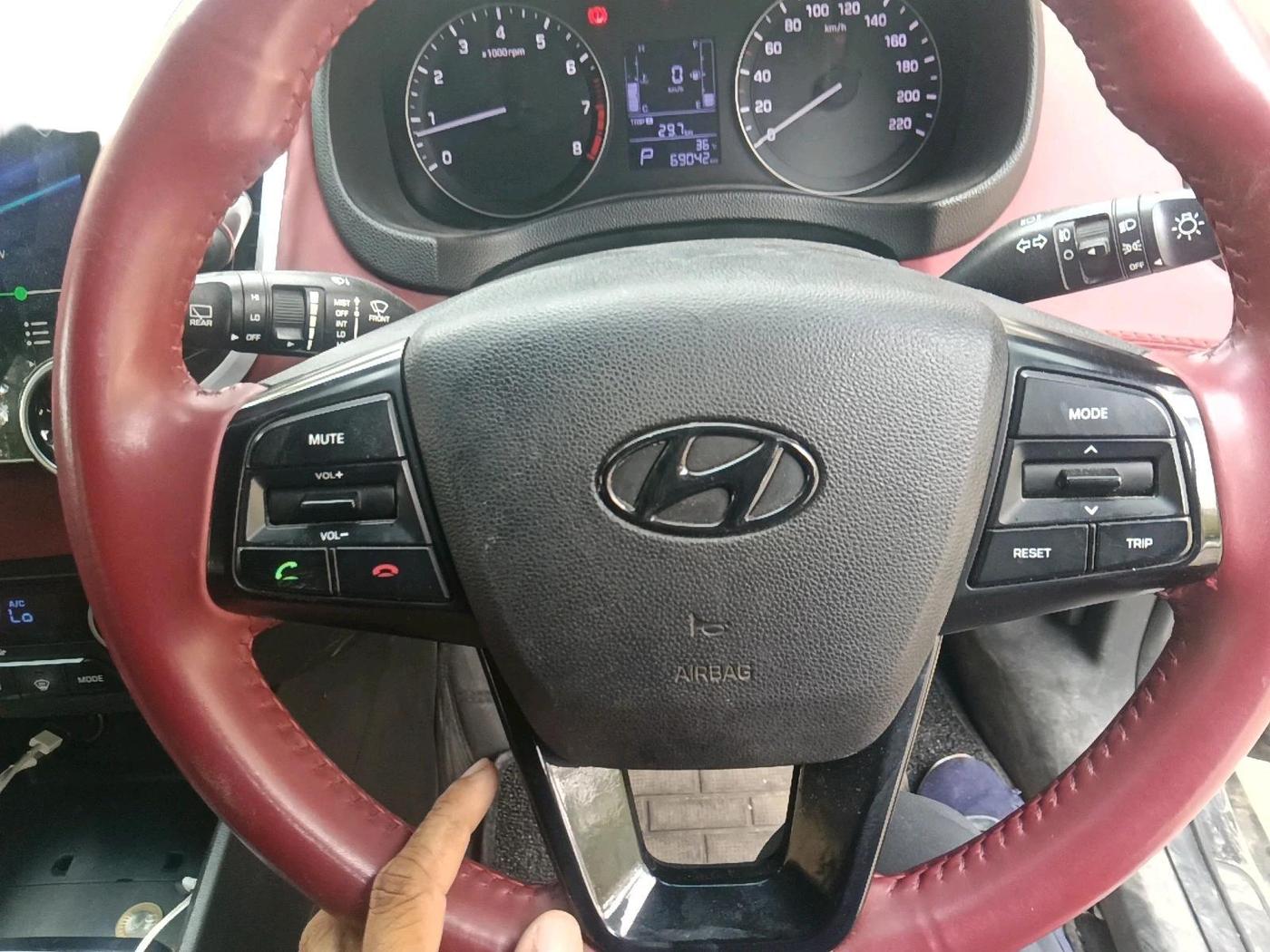 2017 Hyundai Creta SX PLUS AT 1.6 PETROL, CNG, Automatic, 69,045 km, interior