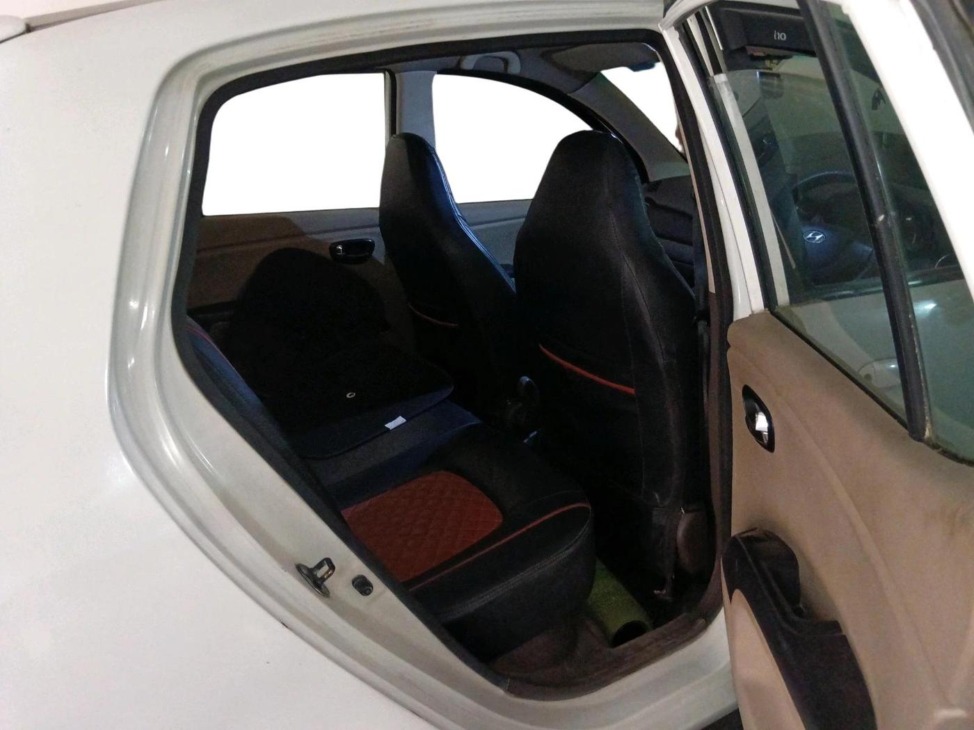 2011 Hyundai i10 MAGNA 1.2, Petrol, Manual, 91,695 km, interior