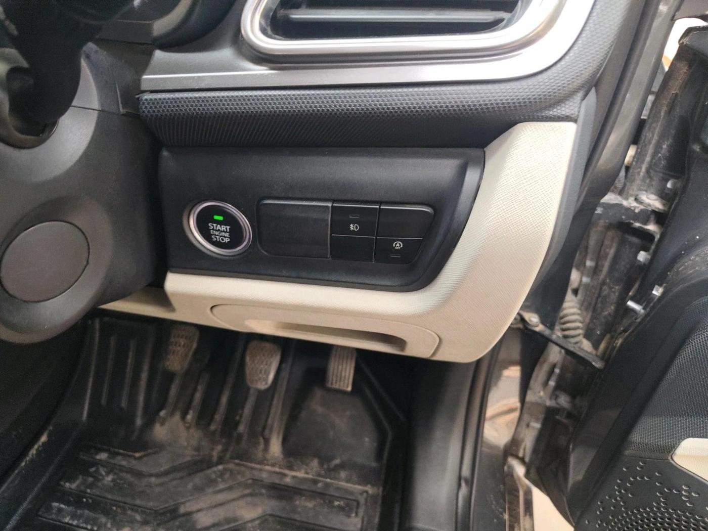 2022 Tata ALTROZ XT PETROL, Petrol, Manual, 37,902 km, interior