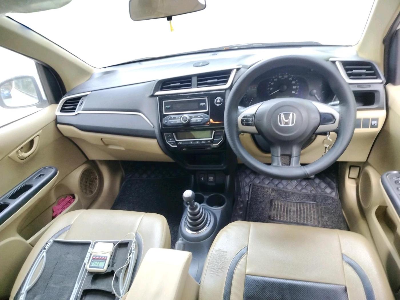 2016 Honda Amaze 1.2L I-VTEC S, Petrol, Manual, 1,06,158 km, interior