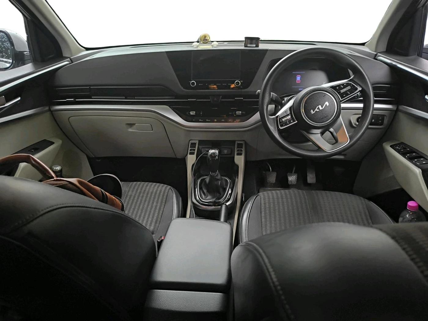 2022 KIA CARENS PRESTIGE PLUS 1.4 PETROL 7 STR, Petrol, Manual, 63,437 km, interior