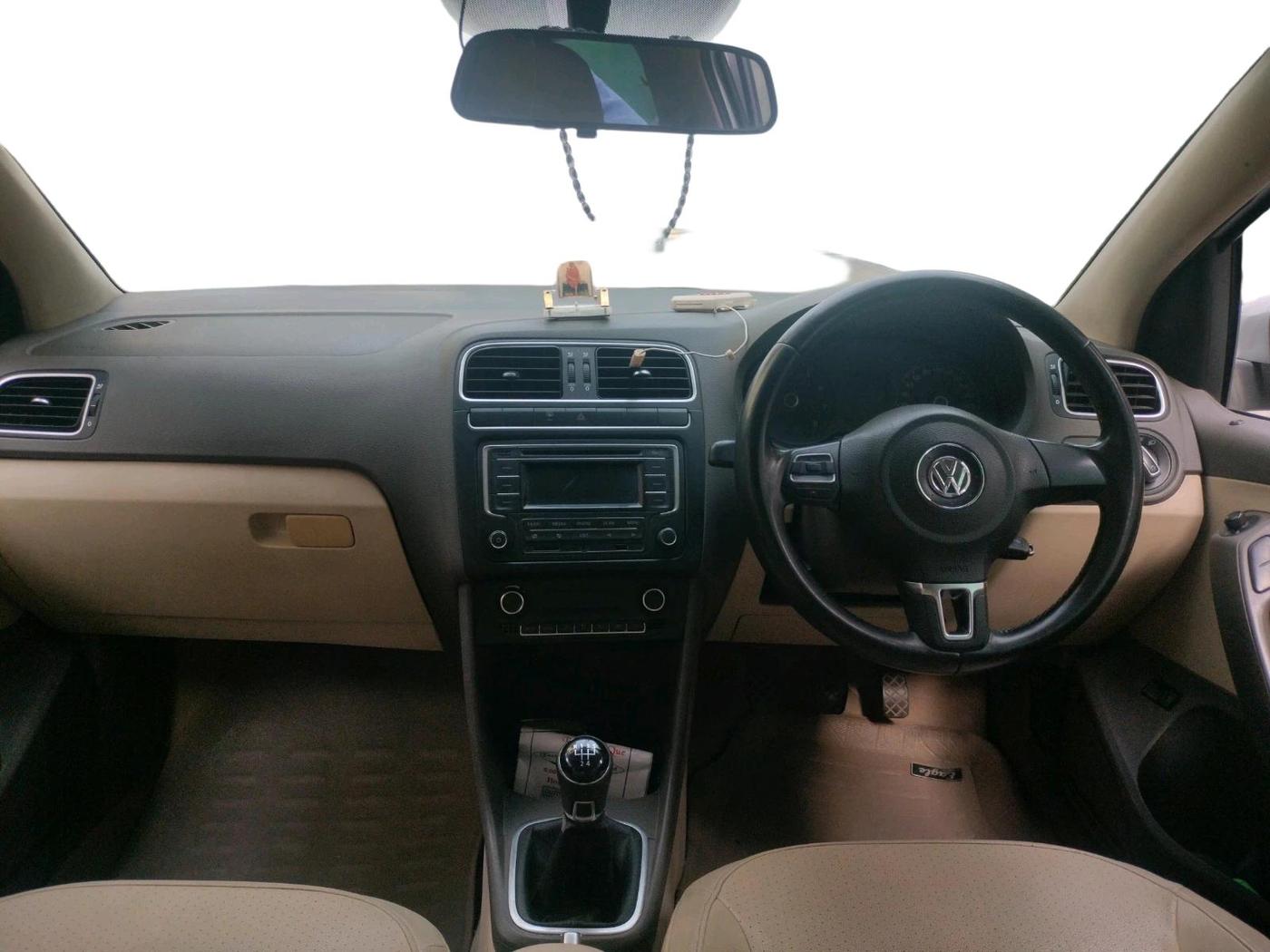 2013 Volkswagen Vento HIGHLINE 1.6 MPI, Petrol, Manual, 54,894 km, interior
