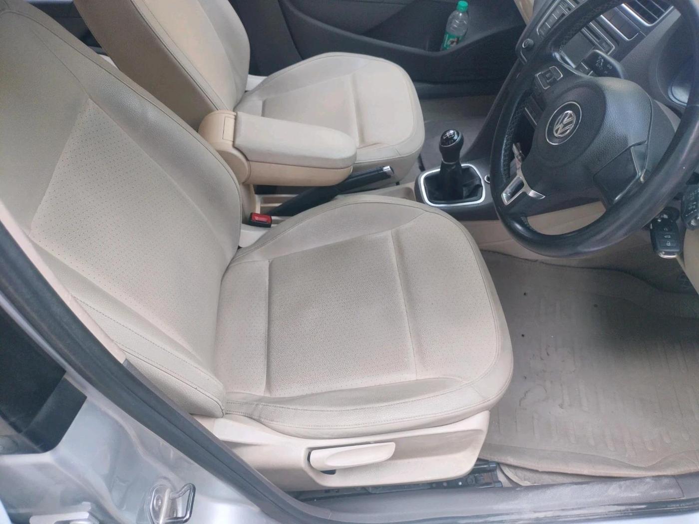 2013 Volkswagen Vento HIGHLINE 1.6 MPI, Petrol, Manual, 54,894 km, interior