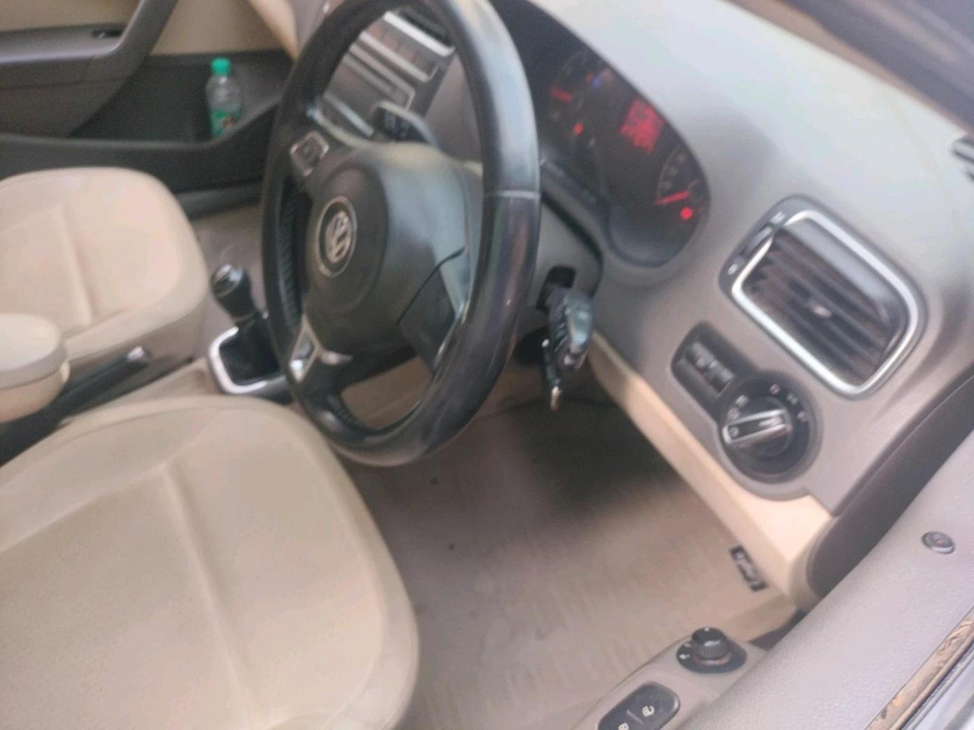 2013 Volkswagen Vento HIGHLINE 1.6 MPI, Petrol, Manual, 54,894 km, interior