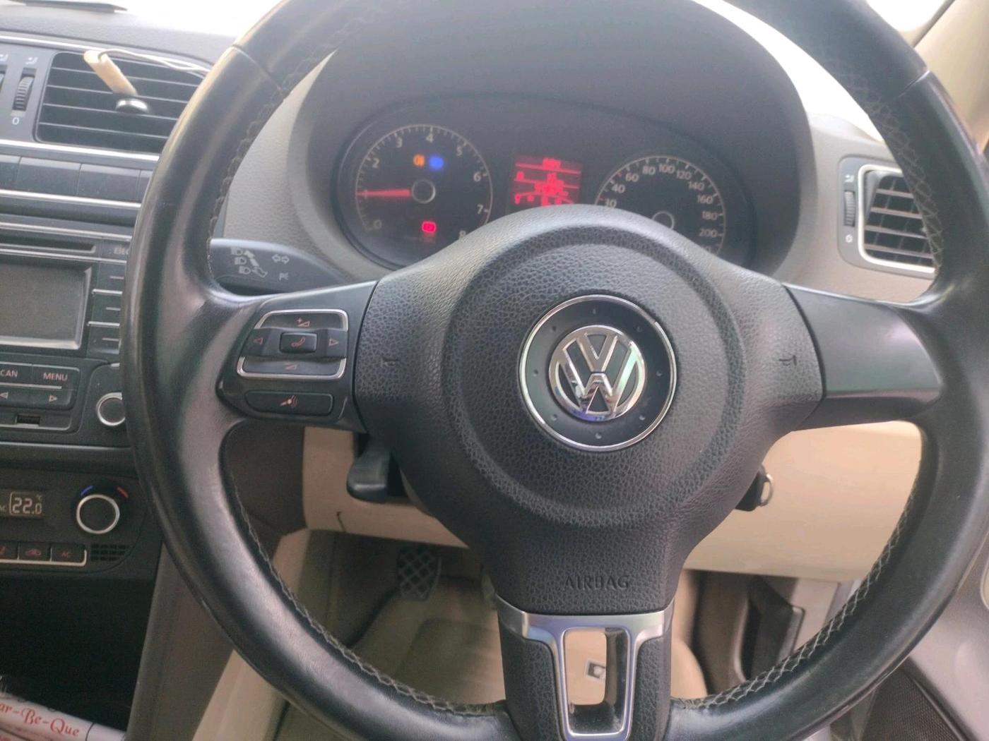 2013 Volkswagen Vento HIGHLINE 1.6 MPI, Petrol, Manual, 54,894 km, interior