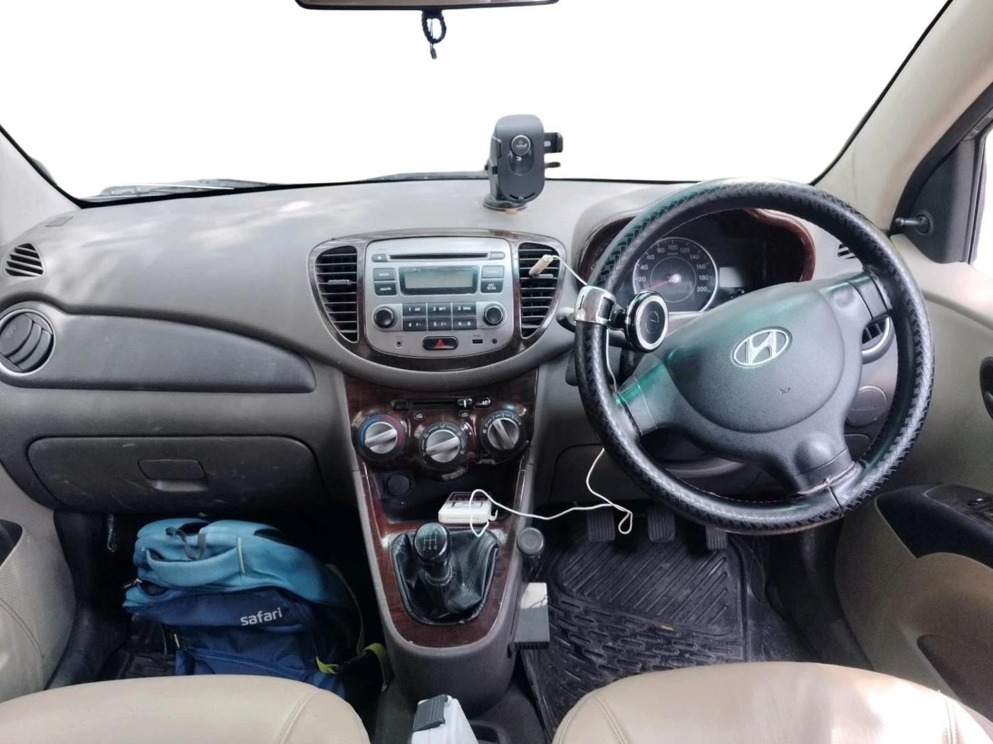 2015 Hyundai i10 MAGNA 1.1, CNG, Manual, 1,33,308 km, interior