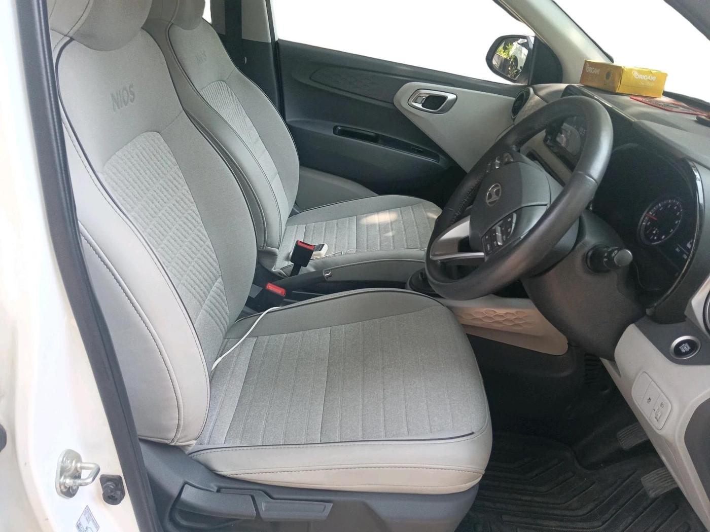 2023 Hyundai GRAND I10 NIOS ASTA 1.2 KAPPA VTVT, Petrol, Manual, 10,855 km, interior