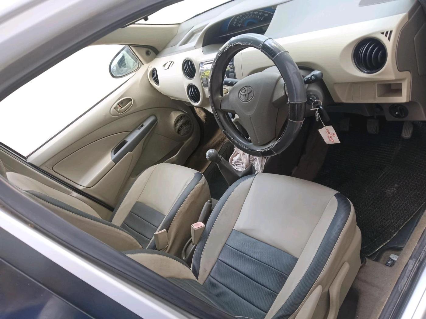 2014 Toyota Etios Liva G, Petrol, Manual, 32,765 km, interior