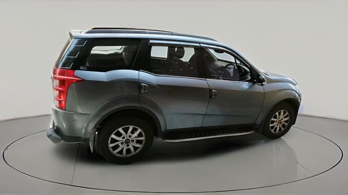 2016 Mahindra XUV500 W10 AT, Diesel, Automatic, 94,635 km, exterior