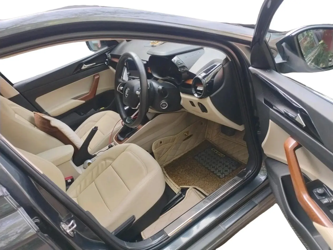 2023 Skoda SLAVIA AMBITION 1.0L TSI AT, Petrol, Automatic, 13,272 km, interior
