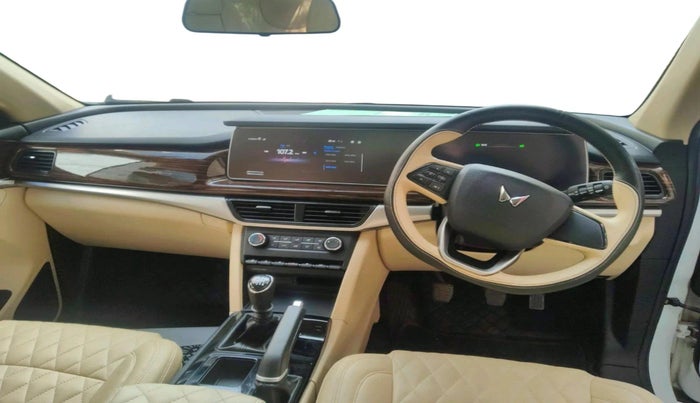 2023 Mahindra XUV700 AX 5 P MT 7 STR, Petrol, Manual, 31,866 km, interior