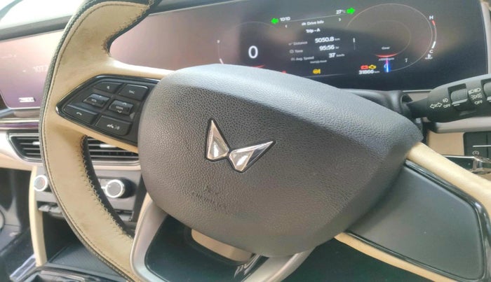 2023 Mahindra XUV700 AX 5 P MT 7 STR, Petrol, Manual, 31,866 km, interior