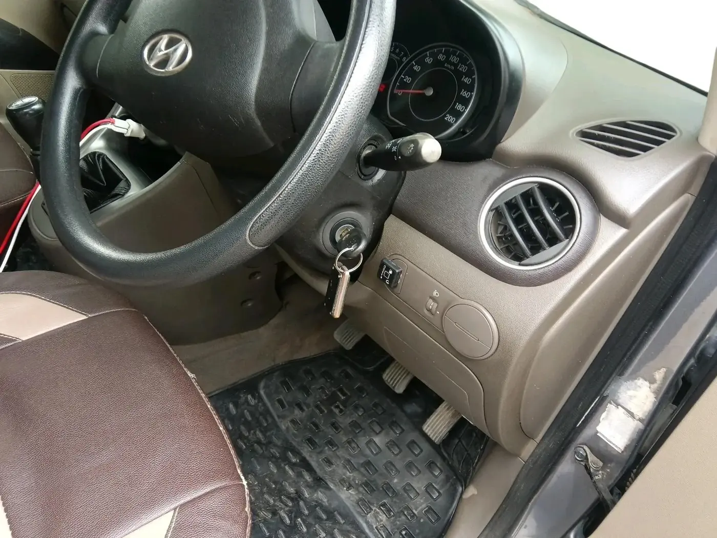 2015 Hyundai i10 MAGNA 1.1, CNG, Manual, 55,594 km, interior
