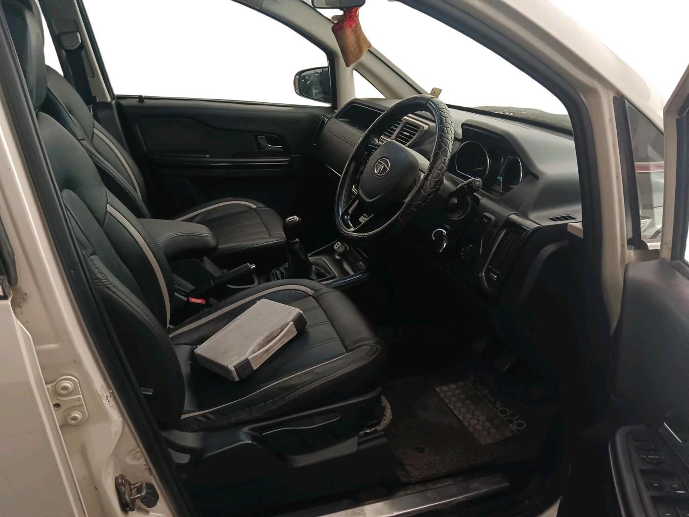 2017 Tata Hexa XE 4X2 7 STR, Diesel, Manual, 1,33,384 km, interior